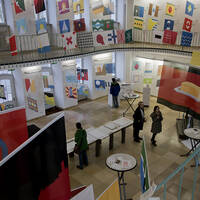 Foyer, Projekt Fahnen, Prof. Indra Kupferschmid, Prof. Ivica Maksimovic, Kommunikationsdesign