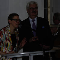 Rektorin Prof. Gabriele Langendorf gratuliert Dr. Dieter Scheid zur Wahl zum Ehrensenator der HBKsaar